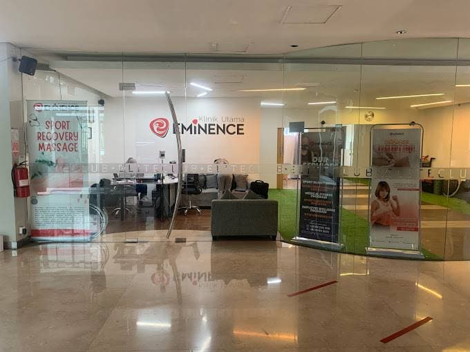 Sesi penanganan di Klinik Utama Eminence